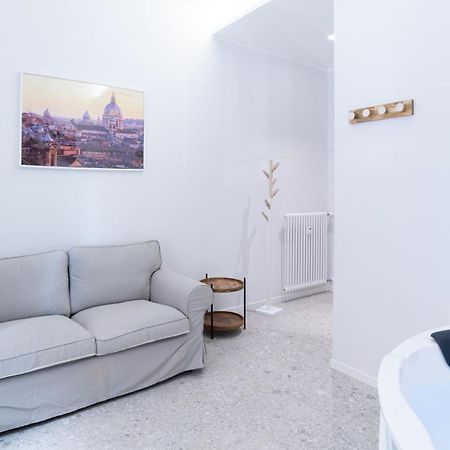 White Home Suite And Rooms Рим Екстериор снимка