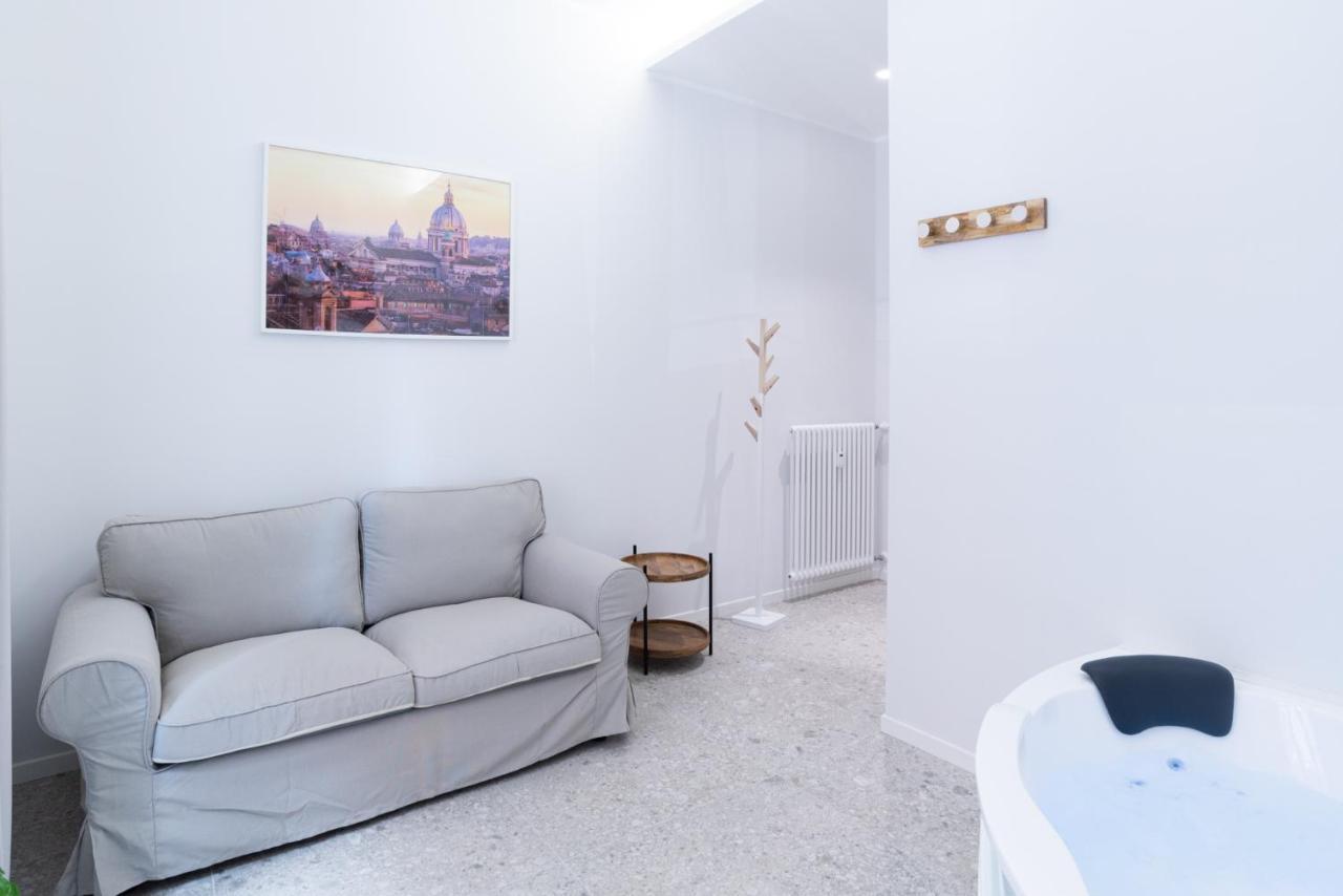 White Home Suite And Rooms Рим Екстериор снимка