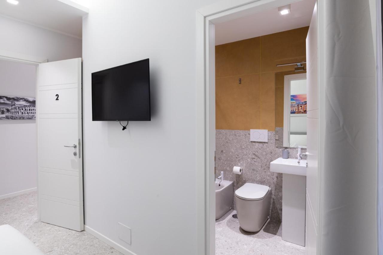 White Home Suite And Rooms Рим Екстериор снимка
