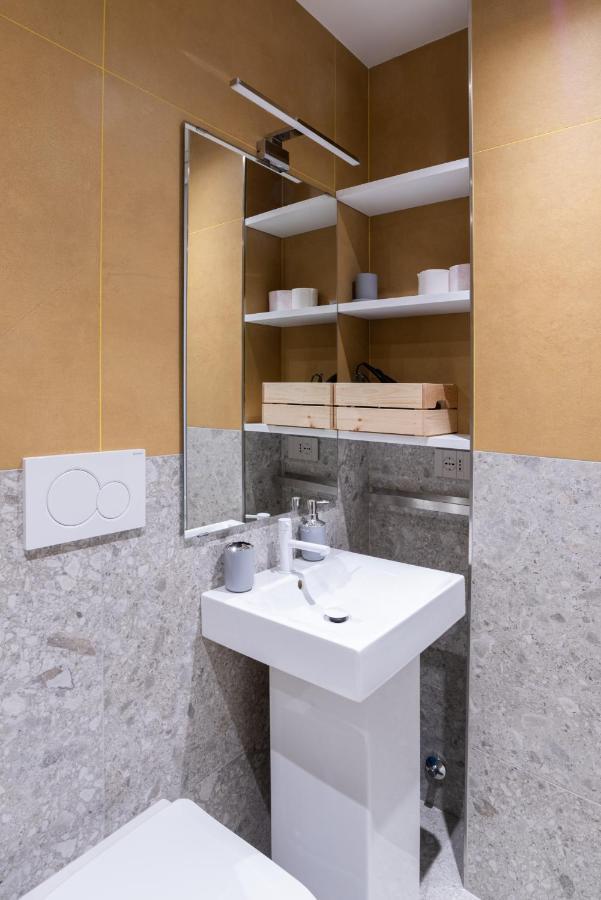 White Home Suite And Rooms Рим Екстериор снимка