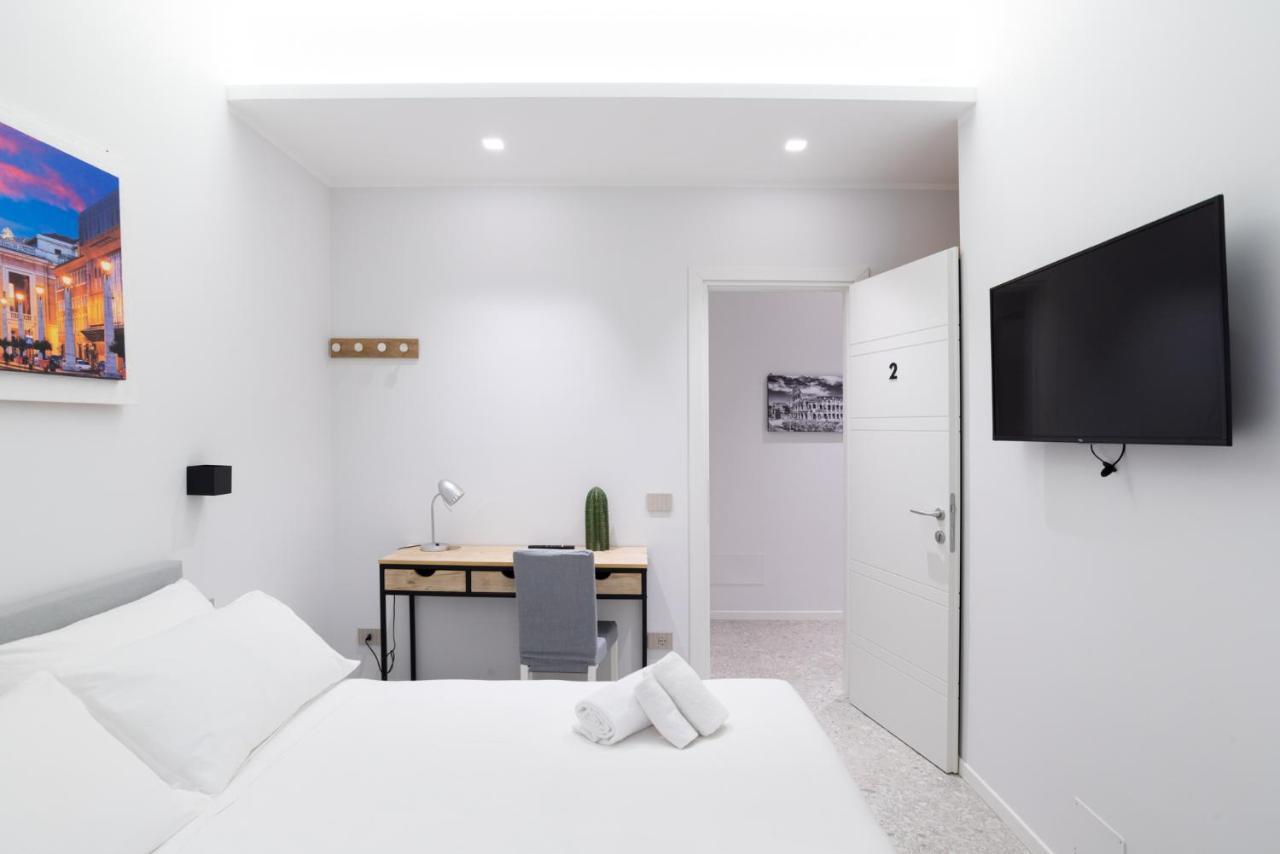 White Home Suite And Rooms Рим Екстериор снимка