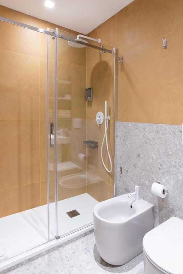 White Home Suite And Rooms Рим Екстериор снимка