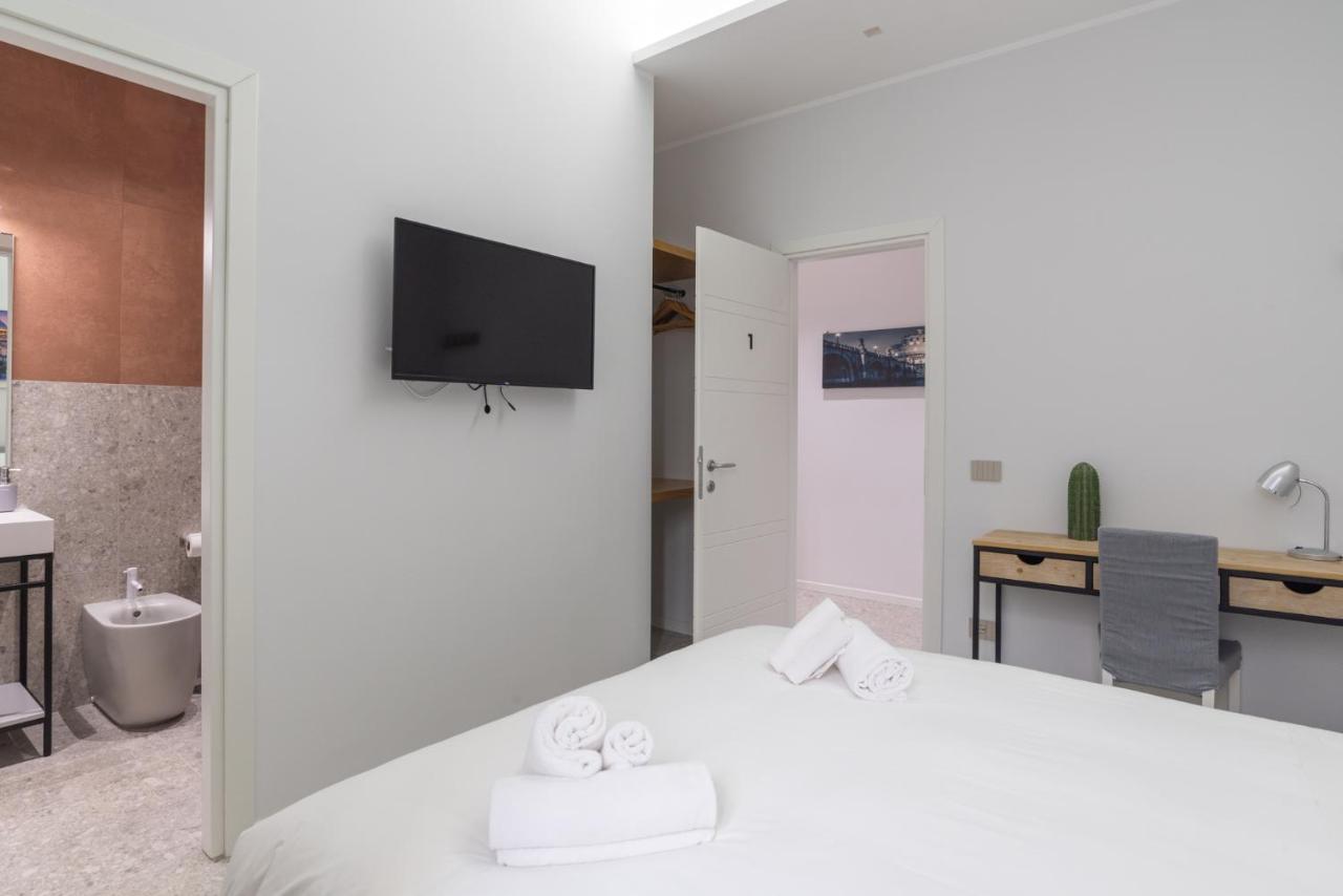 White Home Suite And Rooms Рим Екстериор снимка