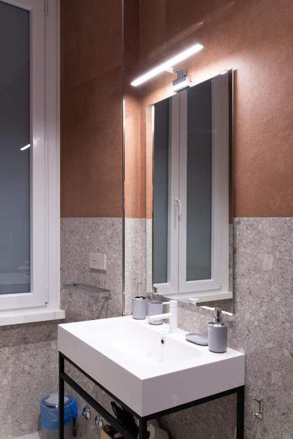 White Home Suite And Rooms Рим Екстериор снимка